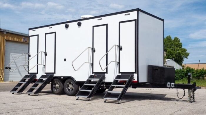 Outside Diamond 4-stall